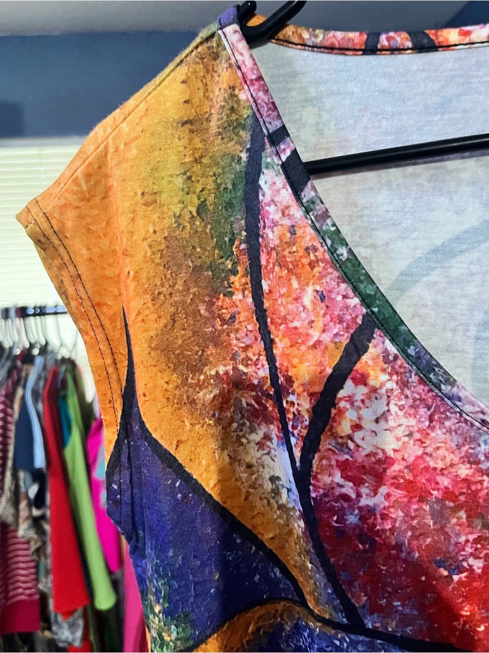 Source Unknown Abstract Multi-Color V-Neck Tee - Picture 2 of 5